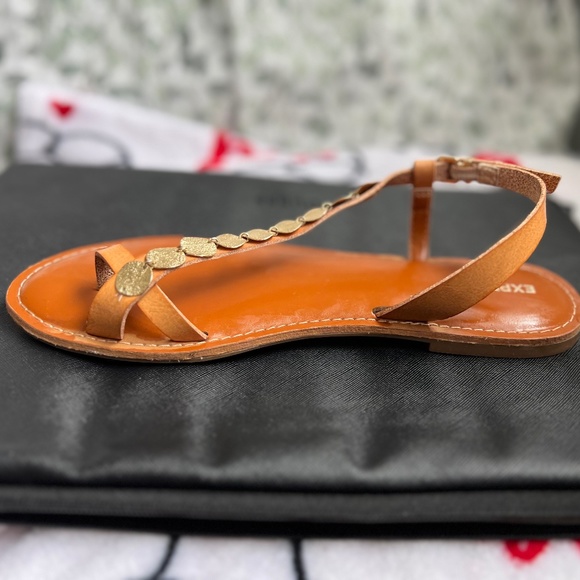 EXPRESS. Size 9. Tan. - Picture 1 of 4